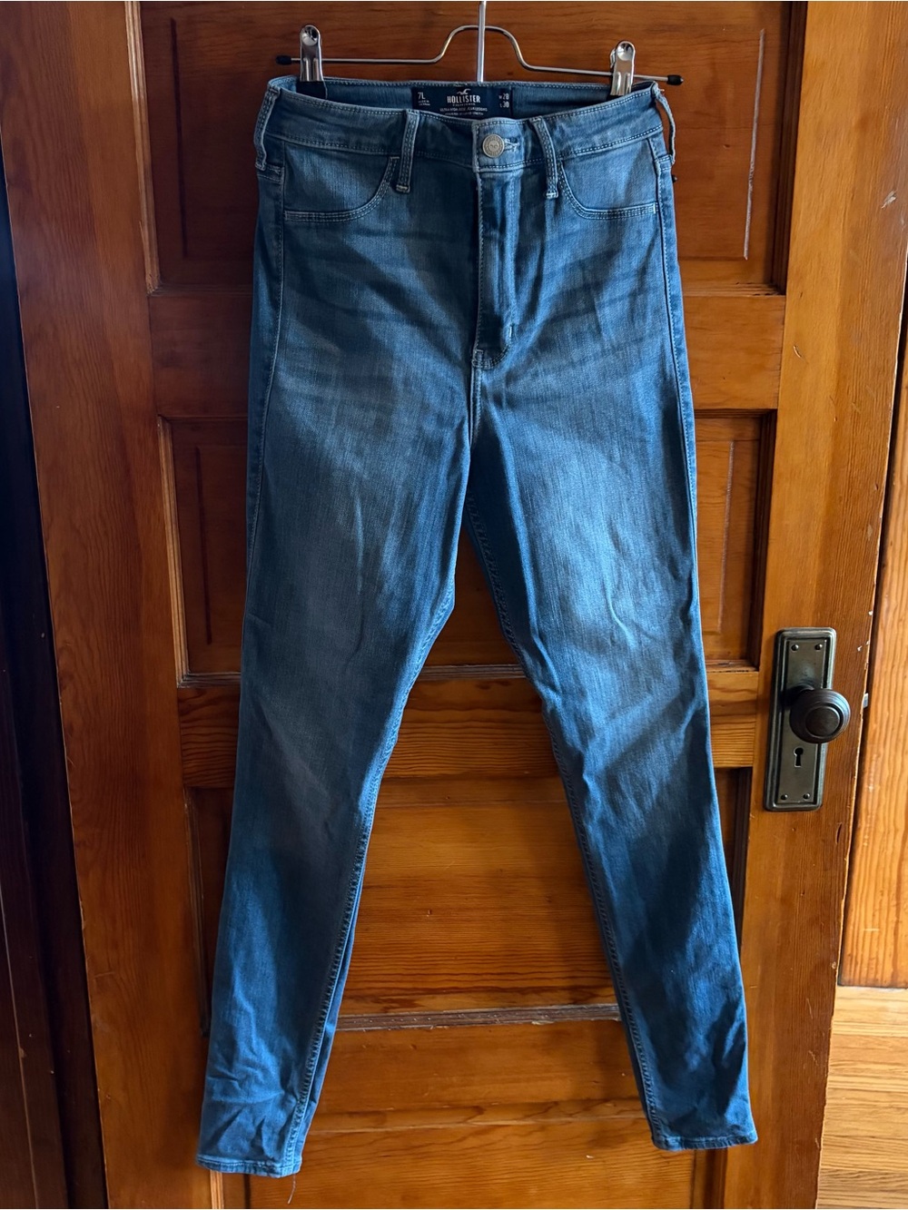 Hollister Ultra High-Rise Jean Leggings in Medium Blue